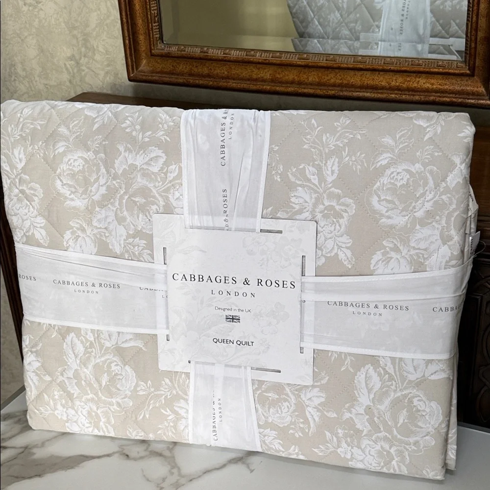 Cabbages & Roses London Tan/beige Floral Queen Quilt. 90” x 90”. 200 thread ct.